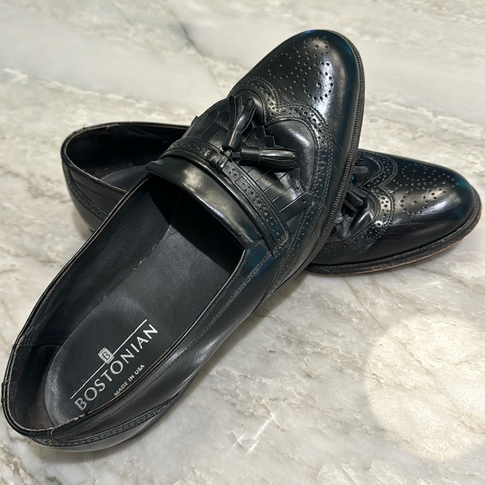 Bostonian wing tip tassel loafers men’s size 9M.